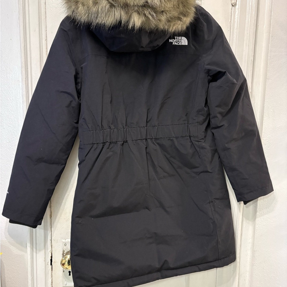The North Face W Artic Parka TNF Blak Jacket with White Logo - Picture 2 of 10